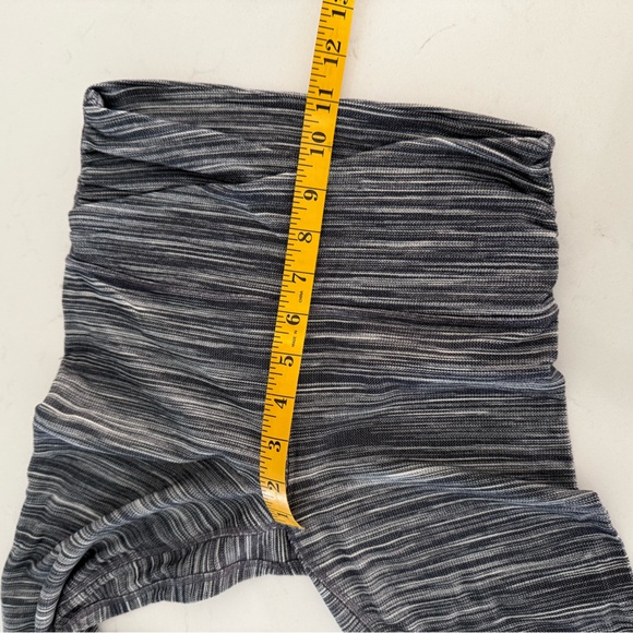 Lululemon align slight cropped leggings sz 6 heathered stripe *black gray white* - Picture 6 of 9